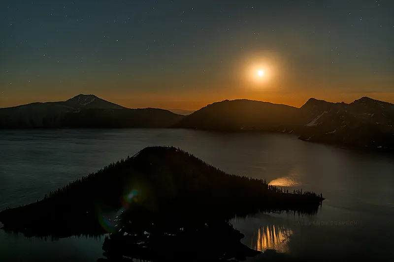 Moonrise over the Crater Lake in National Park in Oregon